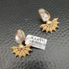 Modern Earrings Pearl Gold