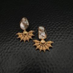 Modern Earrings Pearl Gold