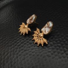 Modern Earrings Pearl Gold